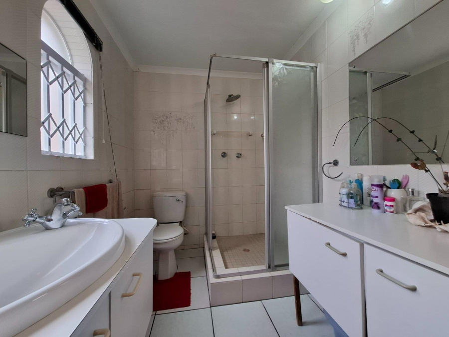 4 Bedroom Property for Sale in Wavecrest Eastern Cape